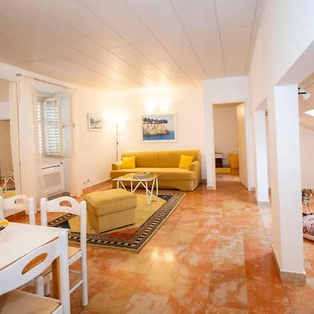 Apartment Aria Split
