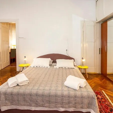 Apartment Aria Split